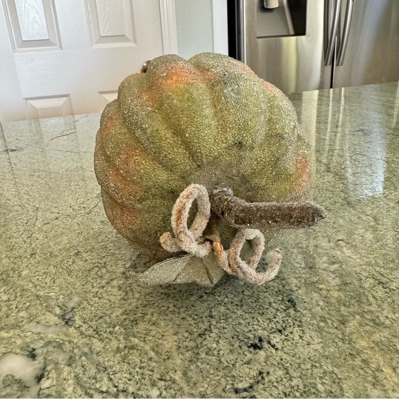 Halloween Plastic Pumpkin Decorations 7” - Picture 2 of 4